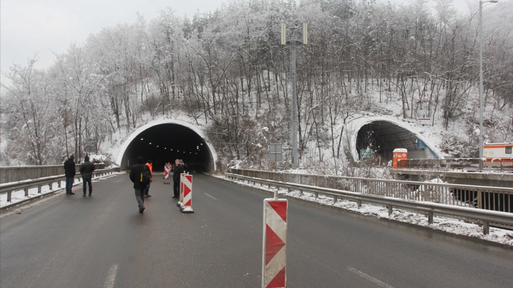 Обвиниха 6 длъжностни лица от АПИ за инцидента в тунел