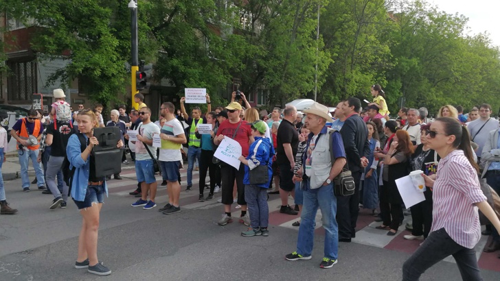 Жителите на квартал Лозенец блокираха булевард Арсеналски в знак на