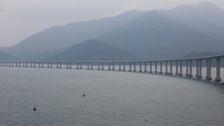 Мостът свързва Хонконг, Макао и континентален Китай