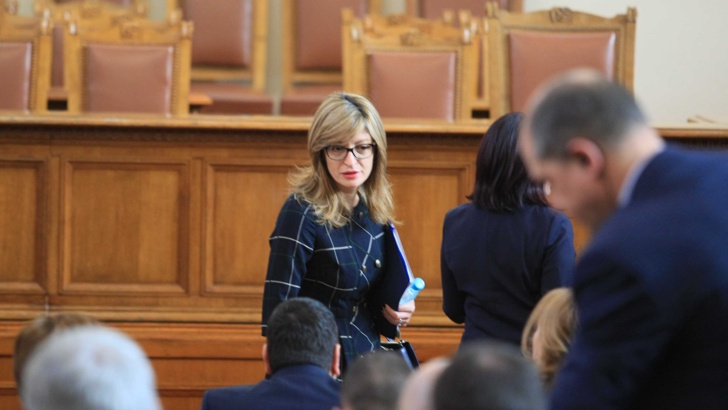 Захариева и четирима министри на контрол в НСЕкатерина Захариева заместник