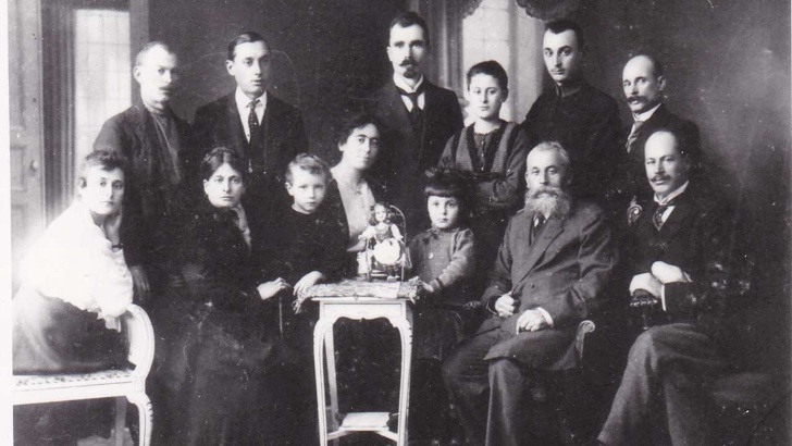 Георги Кандиларов и негови роднини в края на Първата световна война. (НБКМ БИА)