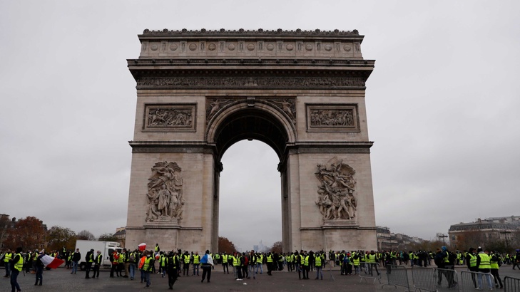 Сблъсъци на протеста на "жълтите жилетки" в ПарижСблъсъци в центъра