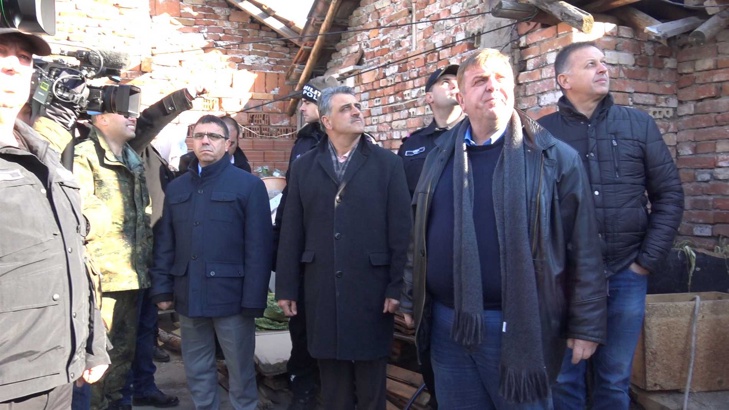 Каракачанов Незаконното гето във Войводиново трябва да се премахнеНапрежението породено