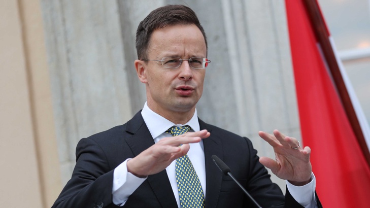 Унгария Никога няма да бъдем страна на мигрантиУнгарският външен министър