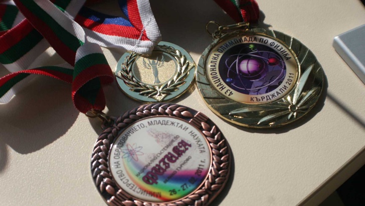 5 медала носят български ученици от олимпиада в ПекинДва златни
