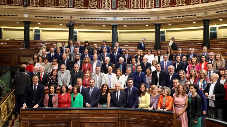 Лидерът на испанските социалисти Педро Санчес е избран от парламента
