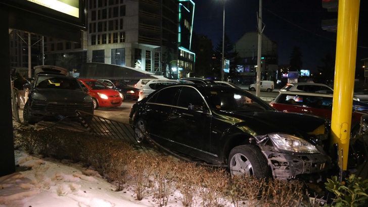 Верижна катастрофа на столичния бул. България“Верижна катастрофа на кръстовището на