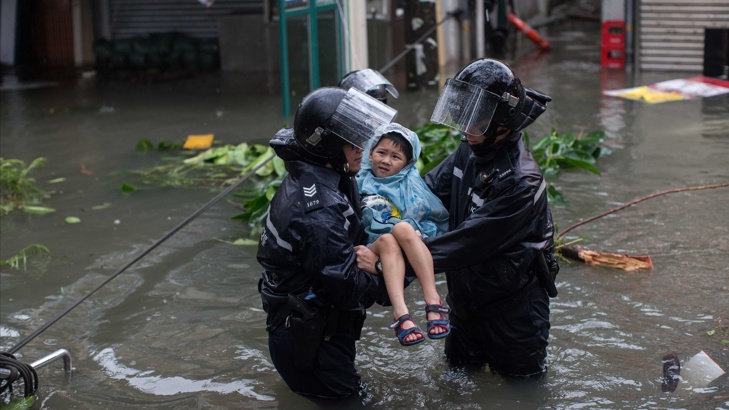 Броят на жертвите на тайфуна Мангхут, който премина над Филипините, достигна 59 души