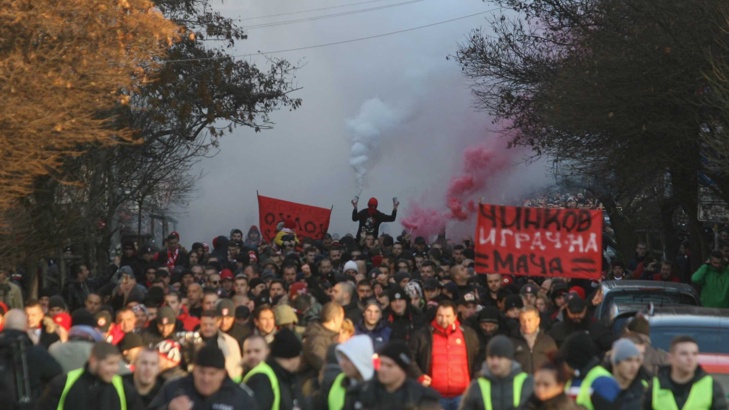 Фенове на ЦСКА се събраха на протест срещу съдийството и