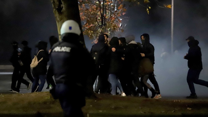 Сблъсъци между демонстранти и полиция в СолунСблъсъци между демонстранти и