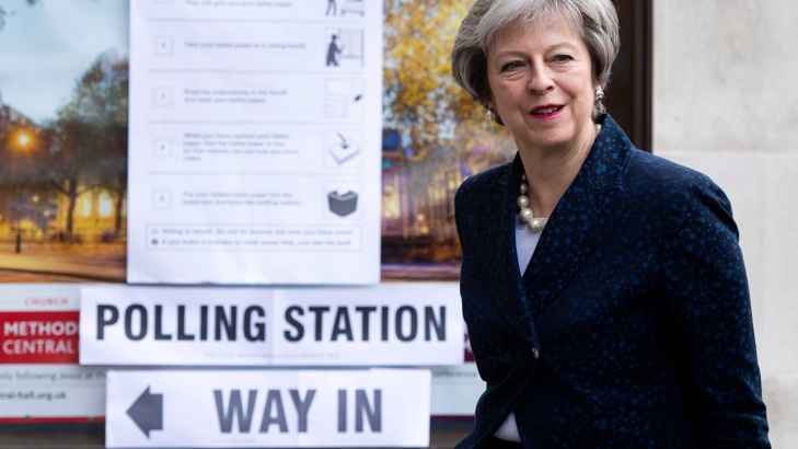 Великобритания започва подготовка на предсрочни парламентарни избори през ноемвриЕкипът на