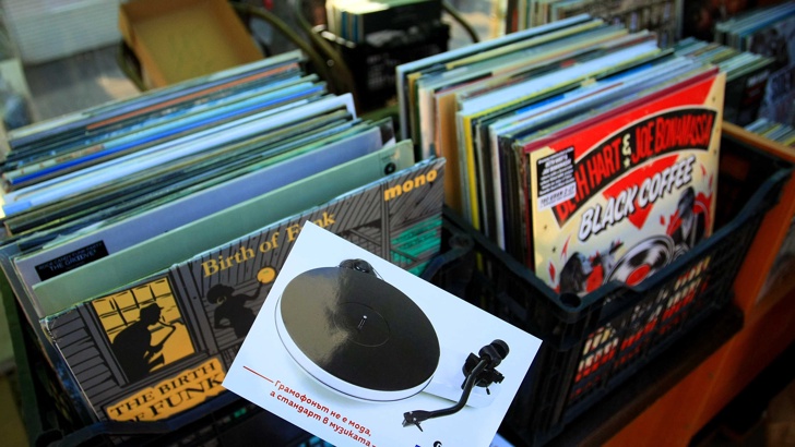Първото издание на Sofia Vinyl Fest събира днес търговци на грамофонни плочи