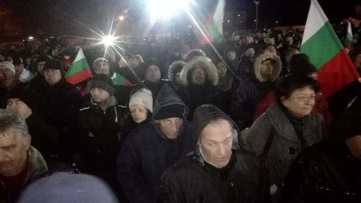 Хиляди хора се стекоха на митинг във Войводиново Хиляди хора