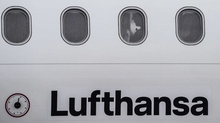 Печалбата на Луфтханза намаля с 10 Чистата печалба на германската авиокомпания