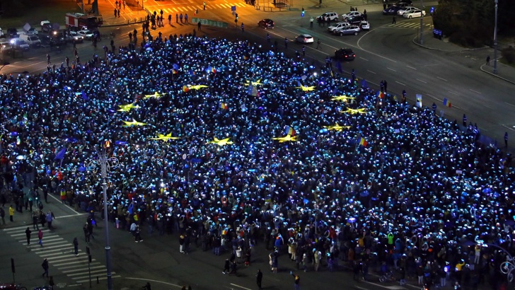 Хиляди участваха в антиправителствения протест в БукурещХиляди румънци участваха снощи