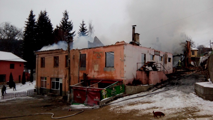 Изгоря 100-годишно читалище в село СкребатноГолям пожар опустоши сградата на