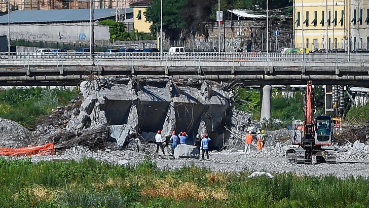 Рим ще търси отговорност от транспортните министри за срутения мост