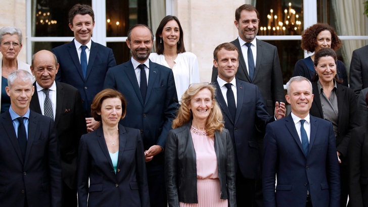 Французите са недоволни от промените в правителствотоНад половината от френските