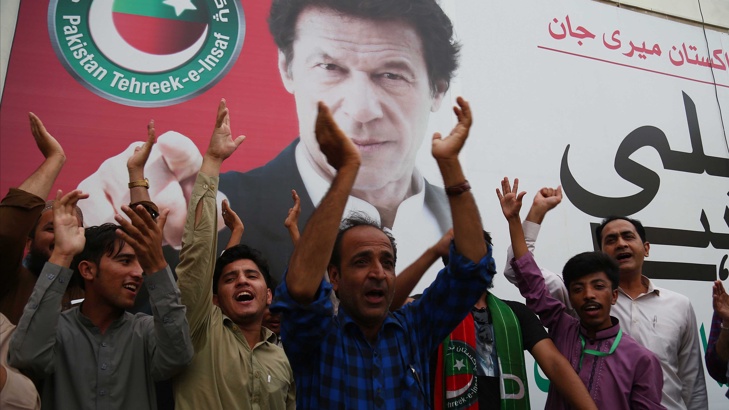 Имран Кан е новият министър председател на ПакистанСветовният шампион по крикет