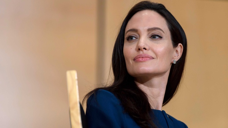 Анджелина Джоли неразпознаваема в новия си филмАнджелина Джоли не се