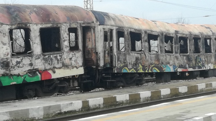 Локомотив на бързия влак София Бургас се запали при транзитно преминаване