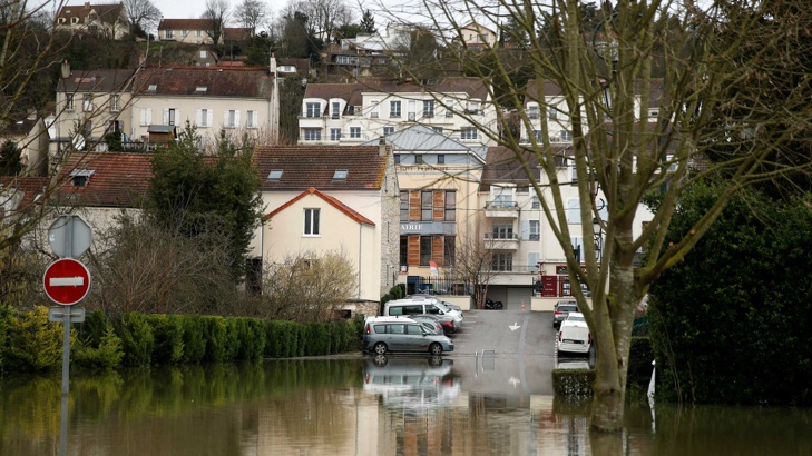Потоп погуби 13 души във ФранцияНай малко 13 души загинаха след