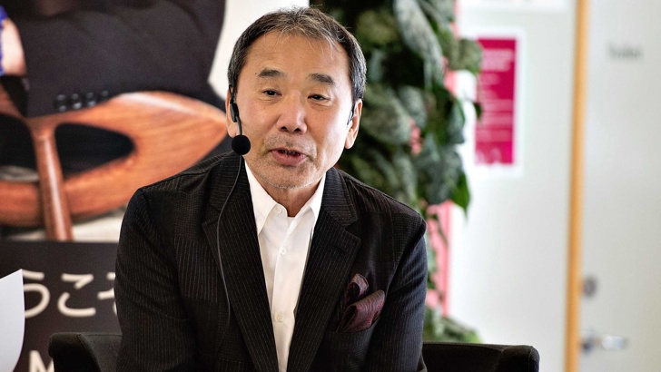 Световноизвестният японски писател Харуки Мураками ще се пробва в напълно
