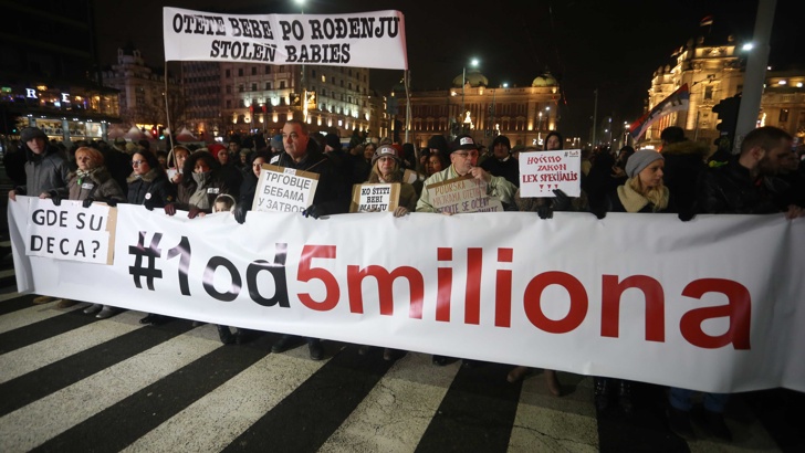 Над 10 000 души протестираха в Белград срещу ВучичПовече от
