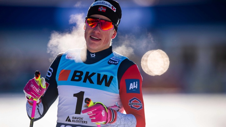 Йоханес Клаебо триумфира на спринта в ДавосОлимпийският шампион в ски