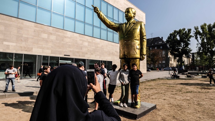 Германия премахна статуята на ЕрдоганВластите в германския град Висбаден, федерална