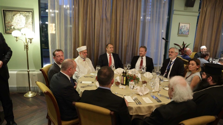 Президентът Румен Радев бе домакин в сряда на традиционната вечеря