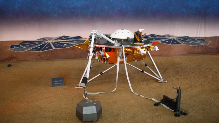 Апаратът Mars InSight кацна на Марс Апаратът Mars InSight кацна