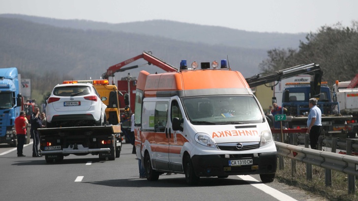 Фатален инцидент с автобус на магистрала „Тракия” взе жертви и прати десетки в болница  