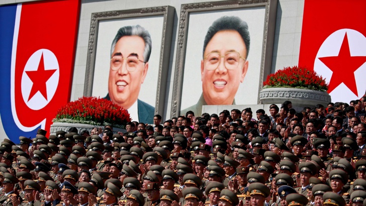 Без балистични ракети на военния парад в ПхенянСеверна Корея не