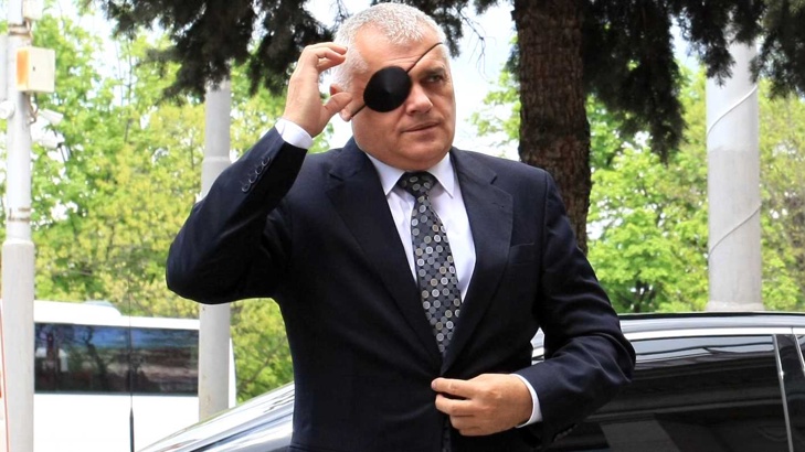 Министърът на вътрешните работи Валентин Радев сложи черна превръзка на