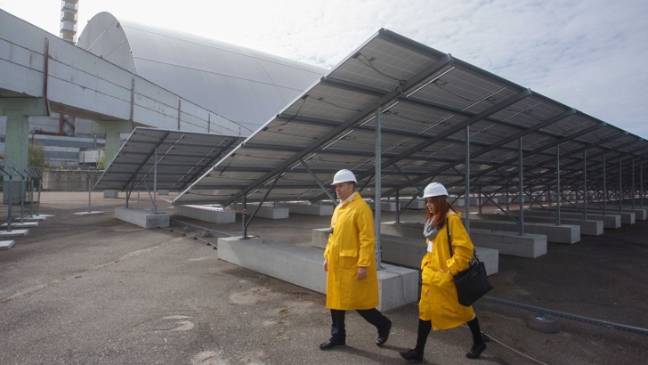 Украйна строи соларен парк в ЧернобилУкрайна строи първия си соларен