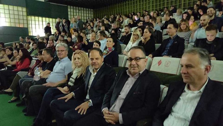  Любителите на театъра от Струмица до последното място напълниха залата на НУЦК „Антон Панов“ 
