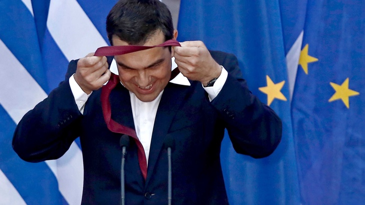 Гръцкият премиер Ципрас с прочу с това, че не носи вратовръзка. 