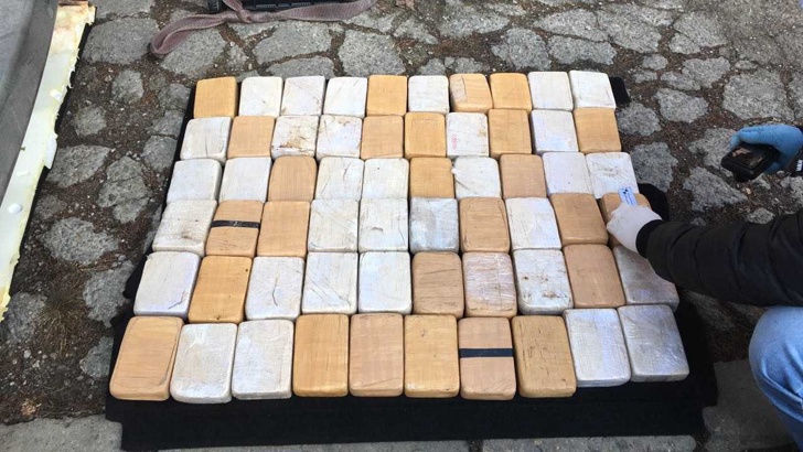 200 кг хероин, скрити в ТИР, превозващ фаянсови плочки, са