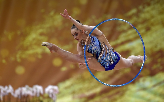 Българските гимнастички не стигнаха до медали на обръч и топкаНевяна