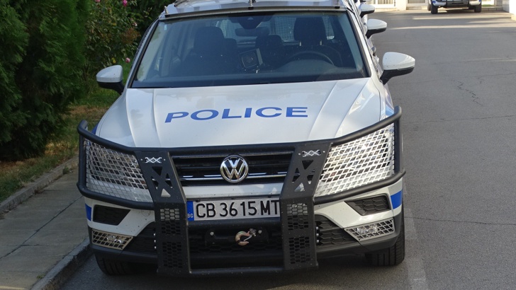 Роми с брадви нападнаха полицията в Гълъбово, жандармерията обгради градаГълъбово