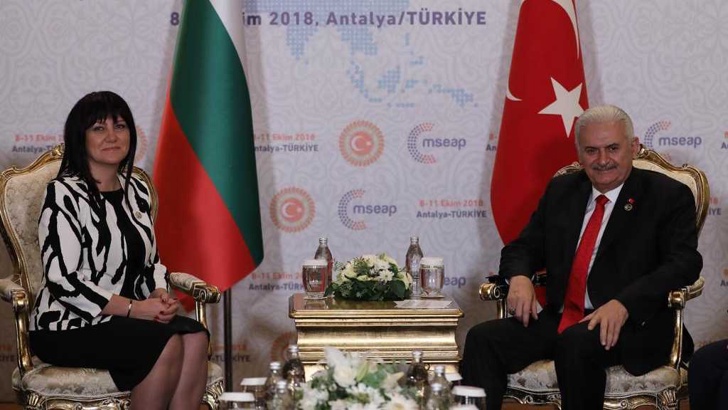 Караянчева на среща с Йълдъръм Благодарение на България и Турция