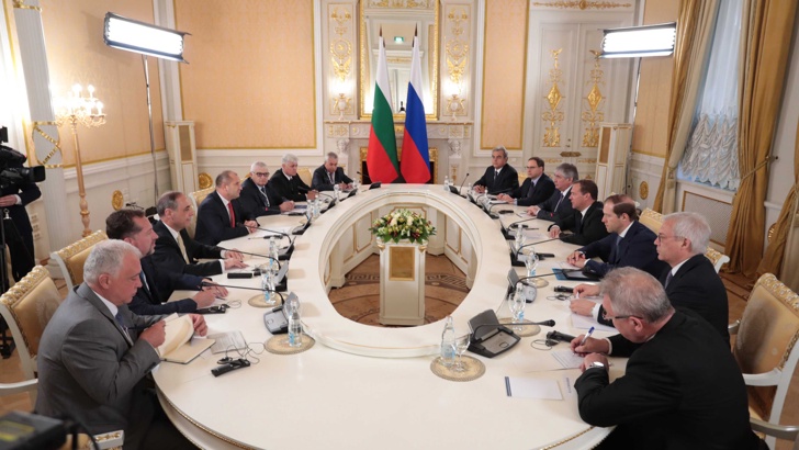 Президентът Радев проведе среща с премиера Медведев.