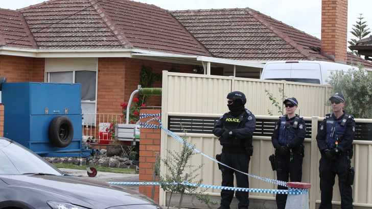 Австралия арестува трима за тероризъмАвстралийската полиция арестува трима мъже които