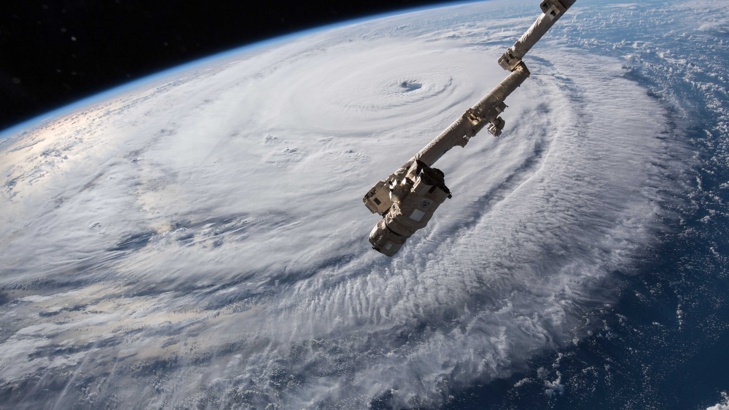 Страховитият ураган Флорънс приближава източния бряг на САЩОпасният ураган Флорънс