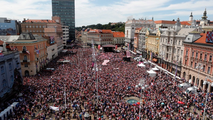 Над сто хиляди хървати посрещнаха футболните герои на странатаНад сто