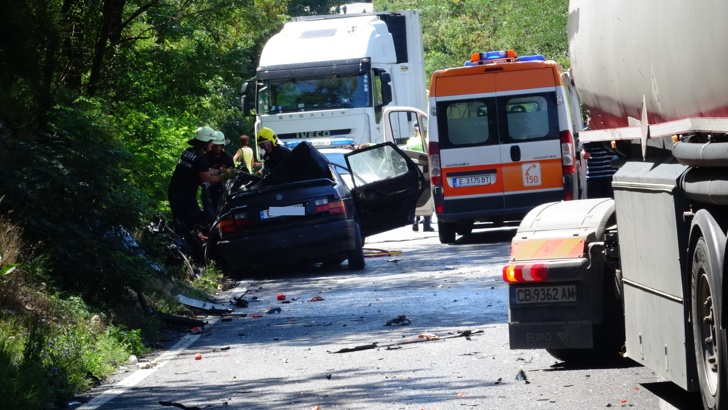 Четири млади момчета загинаха на пътя Плевен РусеТежка катастрофа