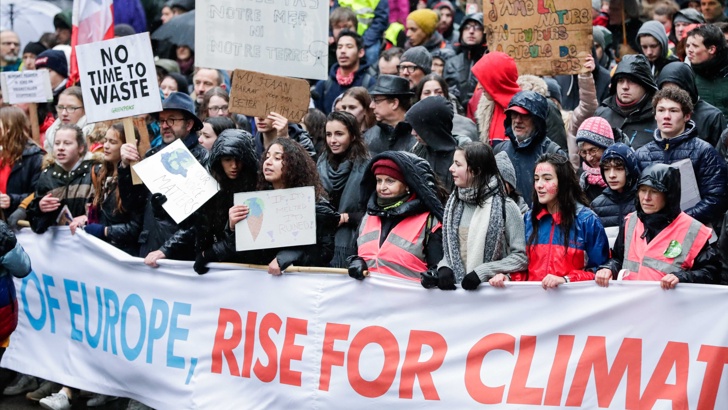 Мащабен протест срещу климатичните промени в БрюкселБлизо 10 000 души