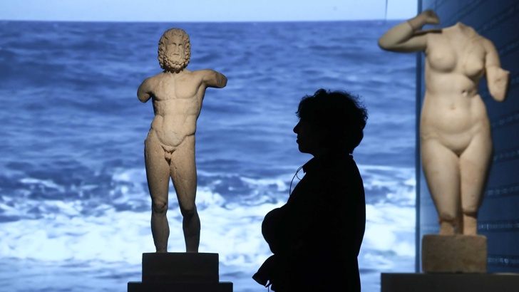 Фермер откри древни гръцки статуи в нивата сиАрхеолози направиха изключително