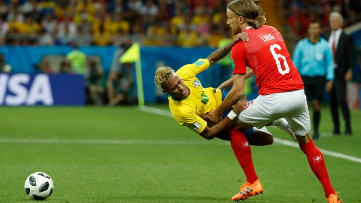 Нападателят на Бразилия Неймар след мача с Швейцария тренира по